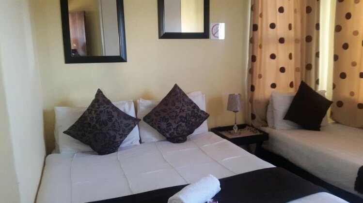 Village Court Guest House - Photo4