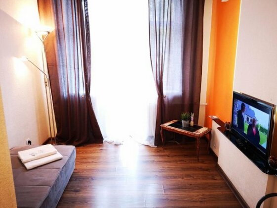 Orange studio with balcony - Photo5