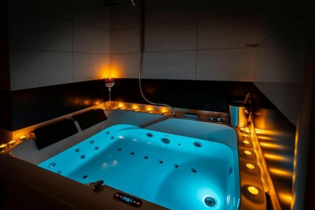 Premium Jacuzzi Apartment - Photo2