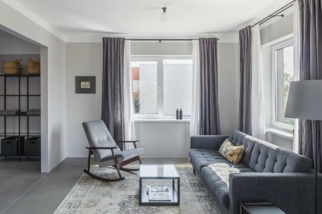 Minimalist Apartment & Studio - Photo3