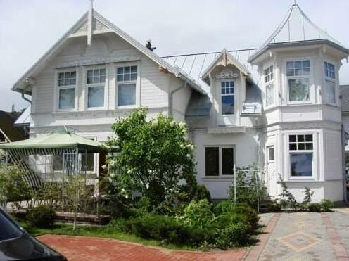 Naiza Guesthouse and Apartments