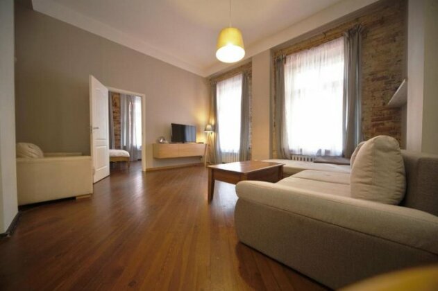4 Bedroom Old Town Apartment - Photo2