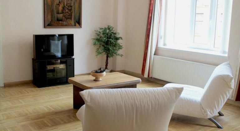 Sunny Grand Apartment by Old Town - Photo4