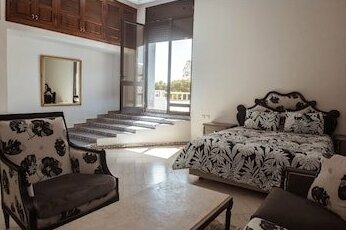 Regency Park and Suites - Photo2