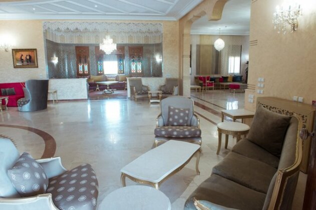 Regency Park and Suites - Photo3