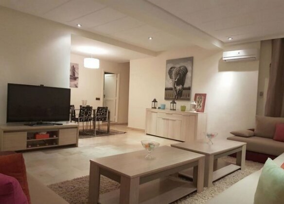 Spacious Apartment Downtown - Photo2