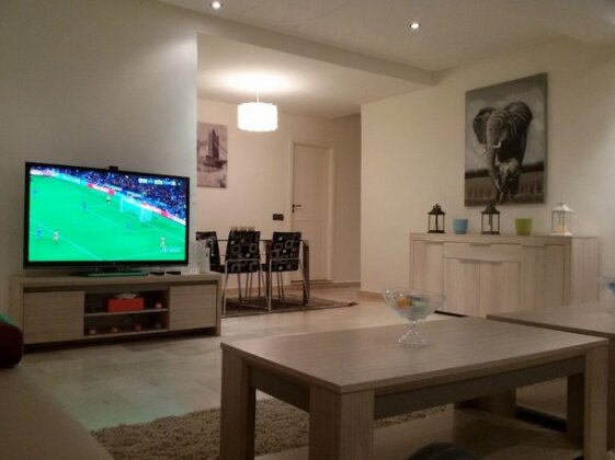 Spacious Apartment Downtown - Photo5