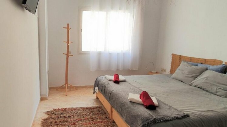 FRESH DESIGNED next to THE SEA -nice area - wifi - Photo4
