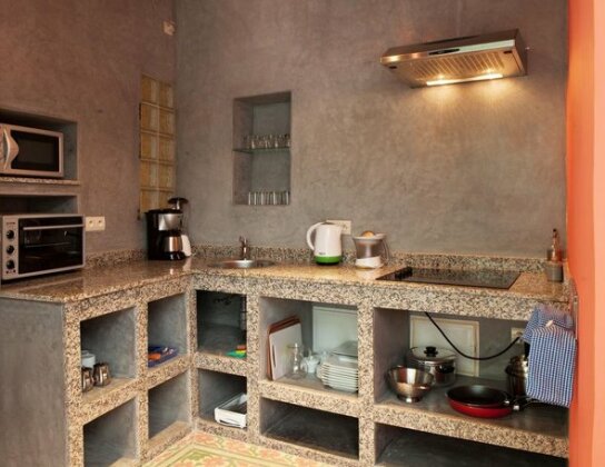 Jack's Apartments & Suites - Photo2