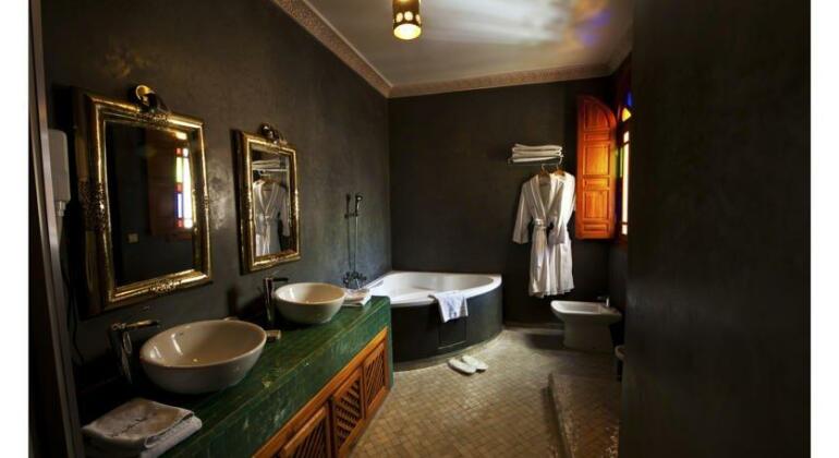 Riad Andalib - Photo3