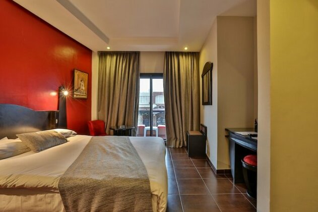 Red Hotel - Photo3