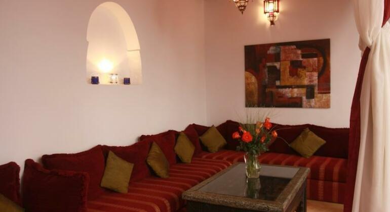 Riad Basim - Photo4
