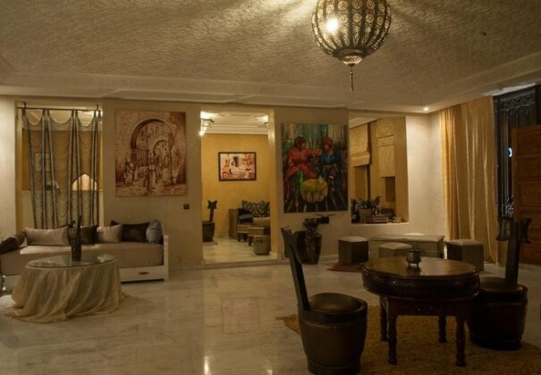 Three Monkeys suite - Photo2