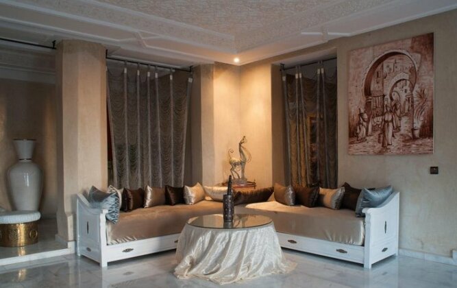 Three Monkeys suite - Photo3