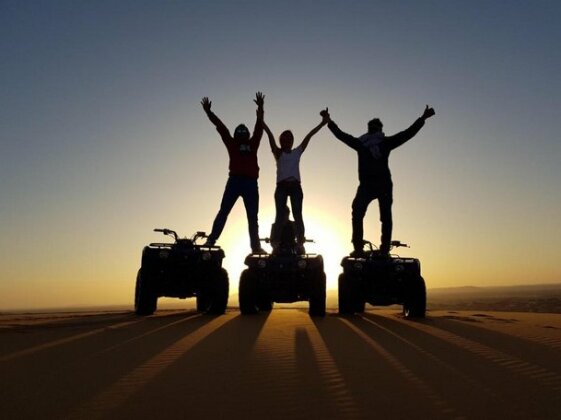 Desert Camp Camel & Sandboarding - Photo5