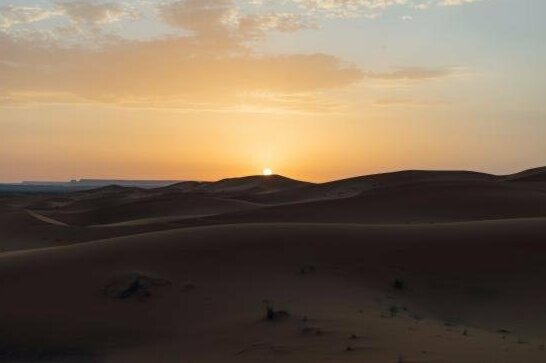 Quiet Merzouga Desert - Photo2