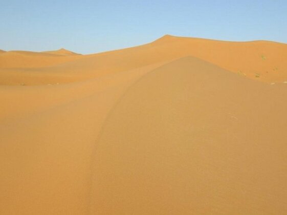 Quiet Merzouga Desert - Photo3