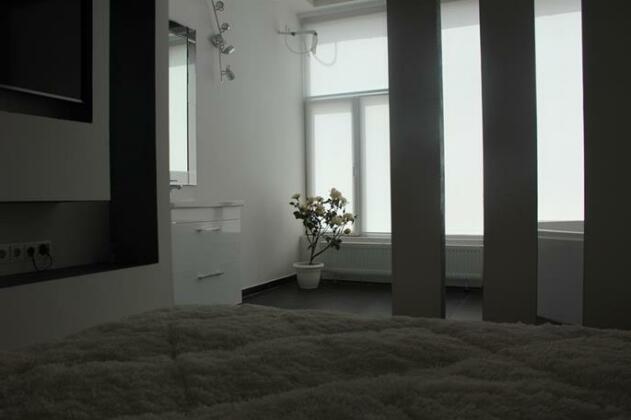 Apartments on Lev Tolstoi - Photo2