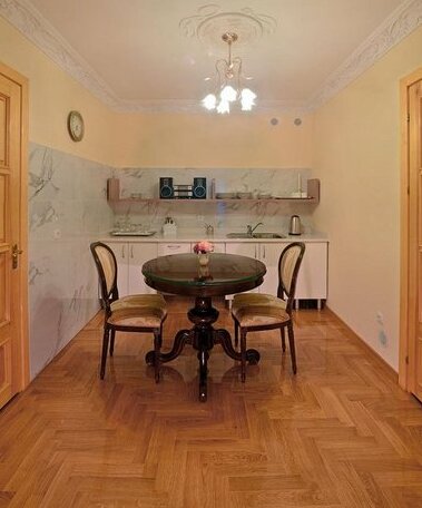 Villa Romantica on Vlaicu-Pircalab - Photo4
