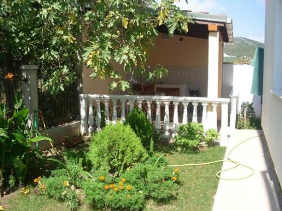 Ilino Apartments - Photo4