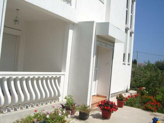 Ilino Apartments - Photo5