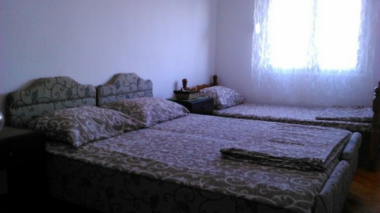  Photo 4
