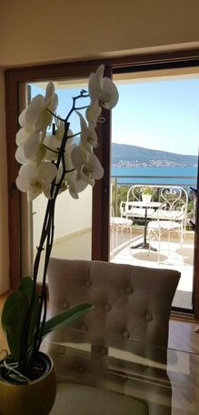 Porto Bello Lux apartment with pool - Photo2