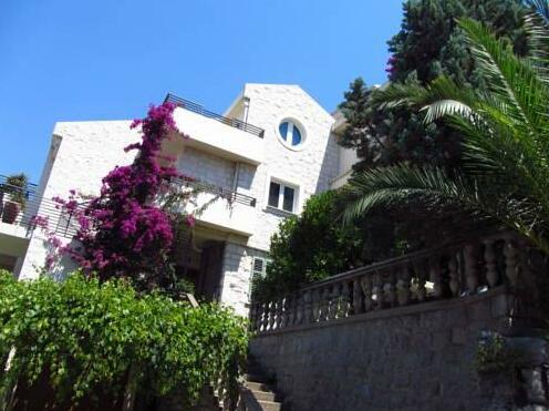 Apartments and Rooms Teona