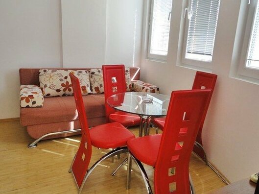One bedroom app - close to all amenities - Photo2