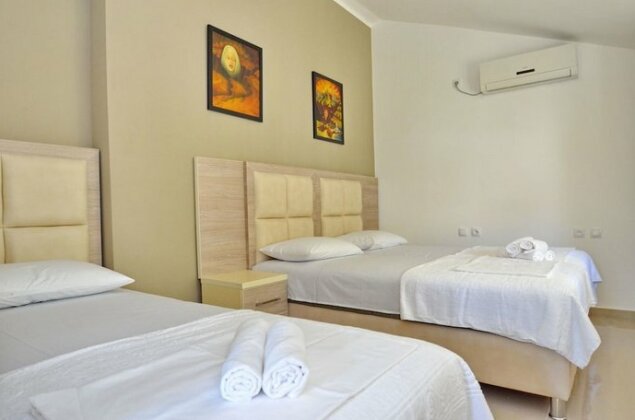 Villa Velzon Guesthouse - Photo3