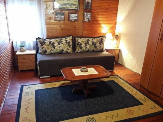  Photo 1