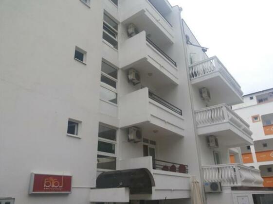 Lara Apartments
