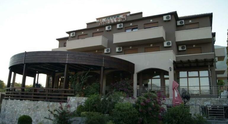 Hotel Perjanik - Photo2