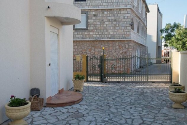 Emiia - Photo3