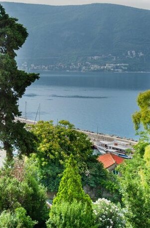 New Roof Terrace Apartment for 2 persons Kotor Bay