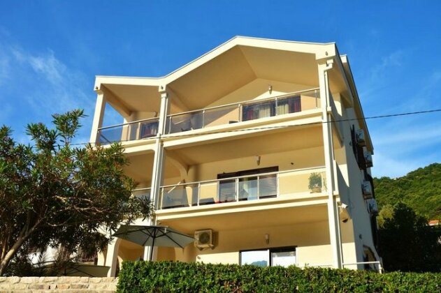 Apartments MaXhit