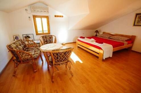 Villa Serventi Apartments - Photo3