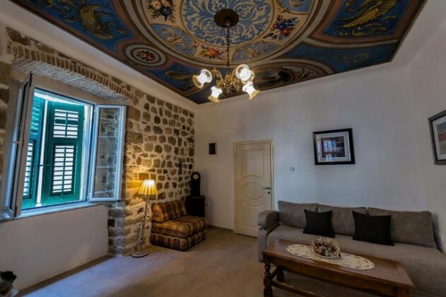 Royal House Kotor - Photo4