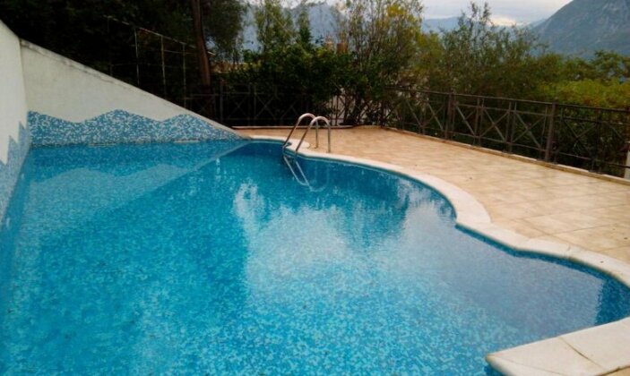 Two bedroom apartment in Kotor with swimming pool - Photo2