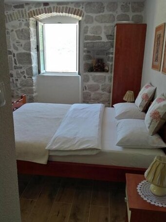 Guest House Dragutinovic - Photo2