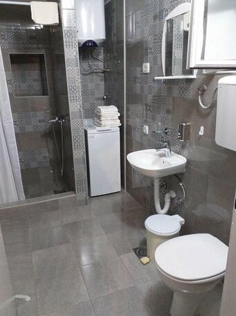 Guest House Dragutinovic - Photo5