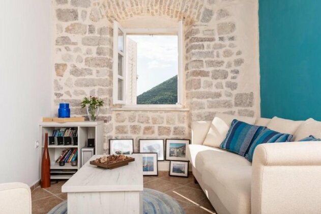 Perast Sea Window - Photo5