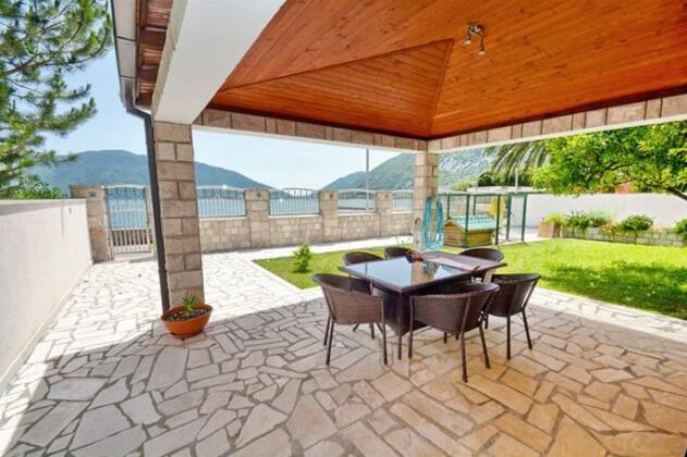 Vila Plaza Apartments - Photo2