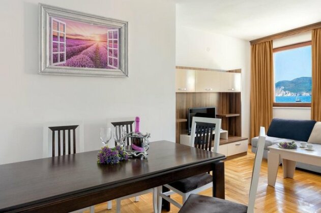 Apartments First Line - Photo4