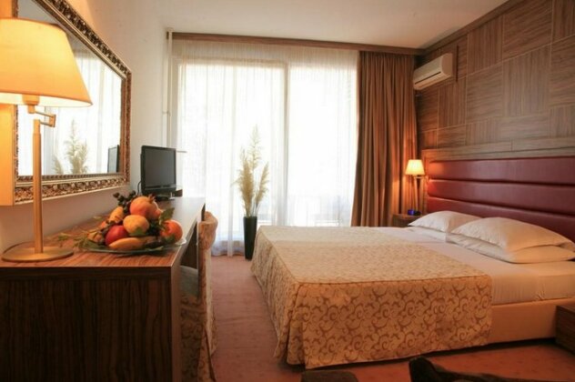 Hotel Palas Petrovac - Photo3