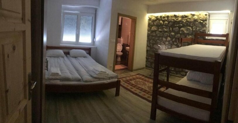 Riverside Guesthouse Plav - Photo4