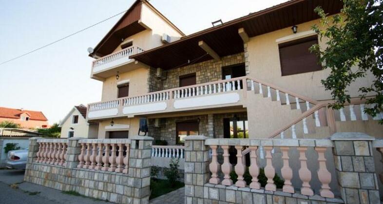 Private Accommodation Kubura - Photo2