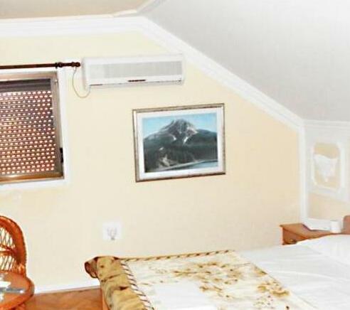 Private Accommodation Kubura - Photo4