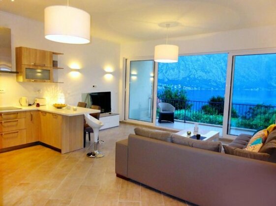 Apartment Anna Prcanj - Photo2