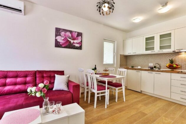 Apartments Royal Lux - Photo2